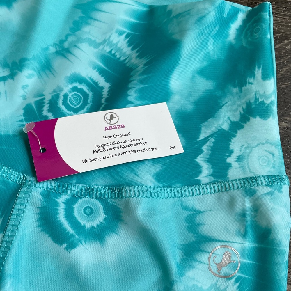 NWT! ABS2B Tie-Dye Scrunch Booty Crop Tights in Teal - Picture 3 of 11